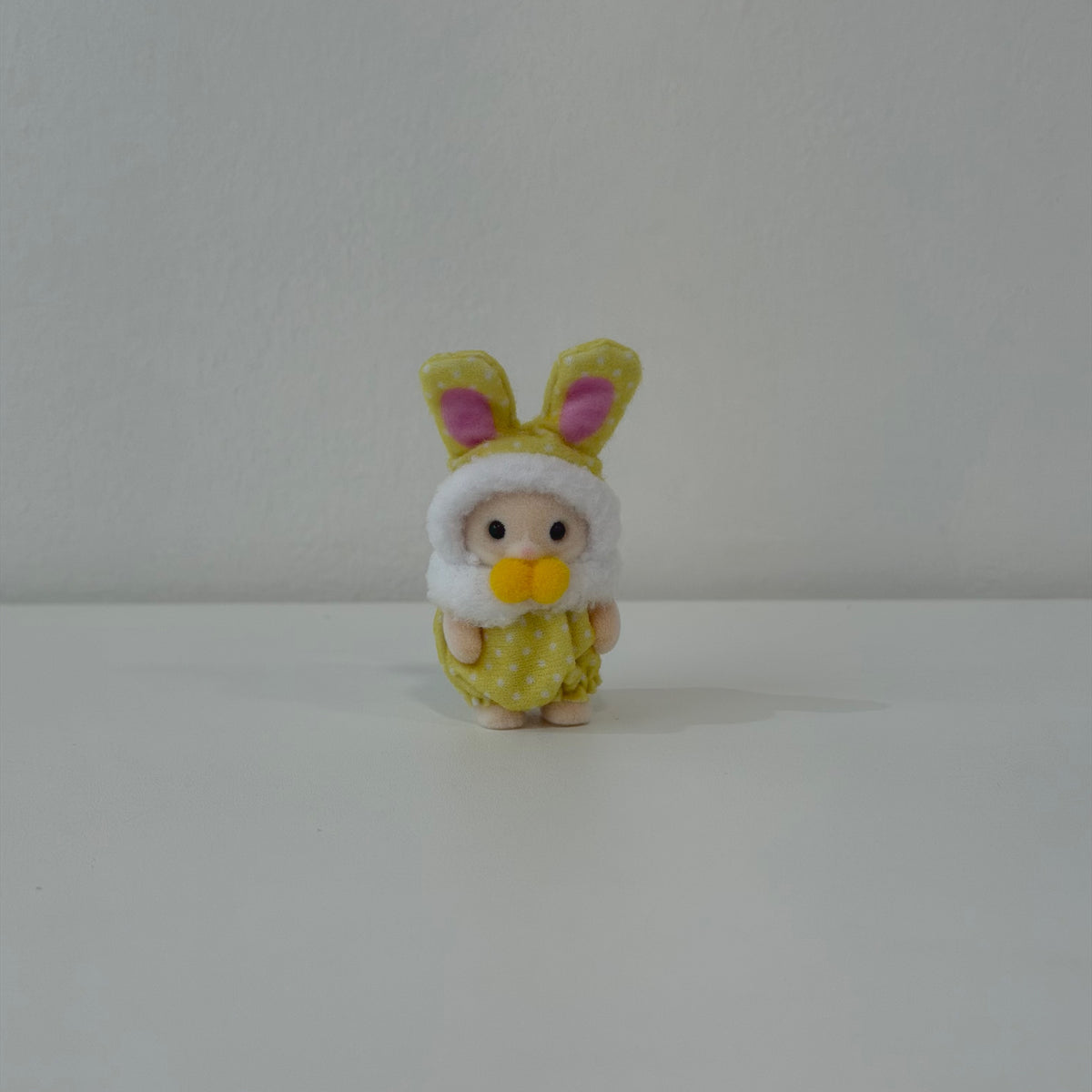 Sylvanian Families sorpresa abierta conejito amarillo